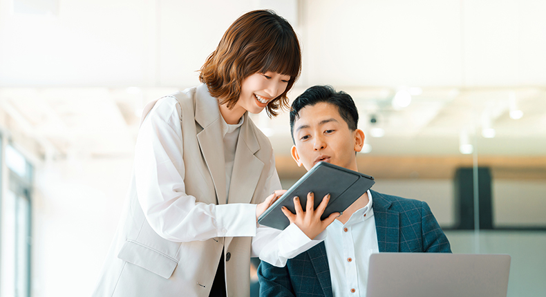 ミーティングをするビジネスマン